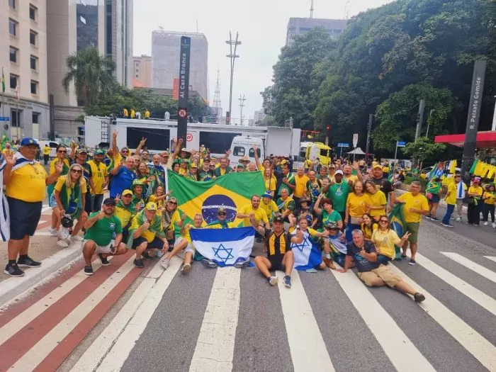 Criciumenses se reúnem na Avenida Paulista em ato pela Democracia CNV