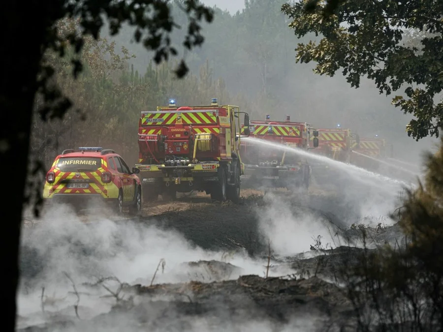 Espanha e França: bombeiros sob pressão extrema contra incêndios devastadores
