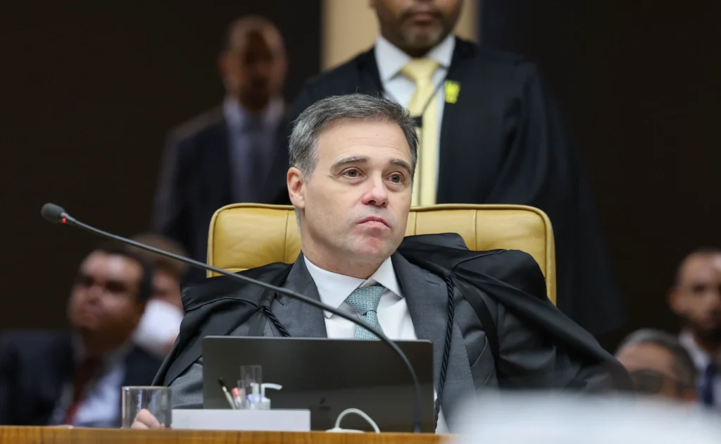 Mendonça rejeita ação contra reajuste do Bolsa Família