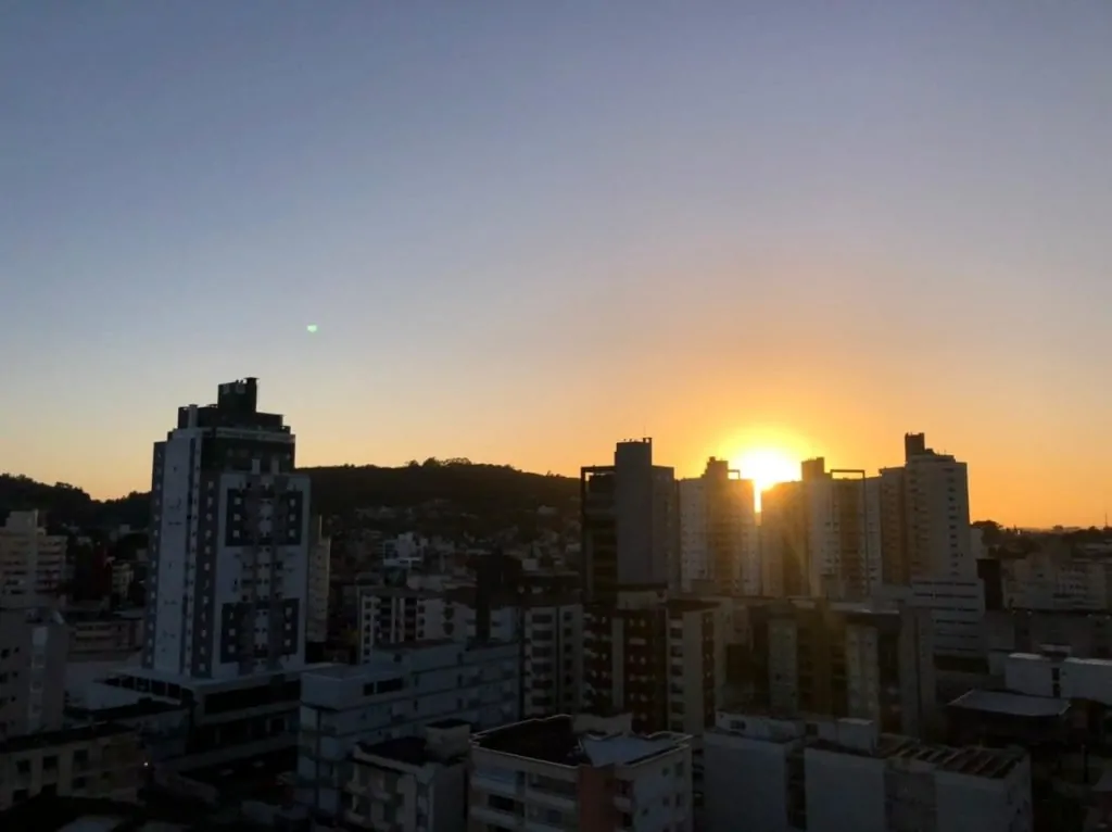 De 2°C a 30°C: semana no Sul de SC terá frio, chuva intensa e calor no fim de semana