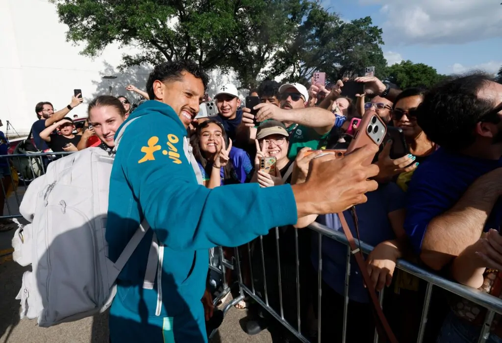 Seleção chega em Houston para duelo dos 16 avos da Copa