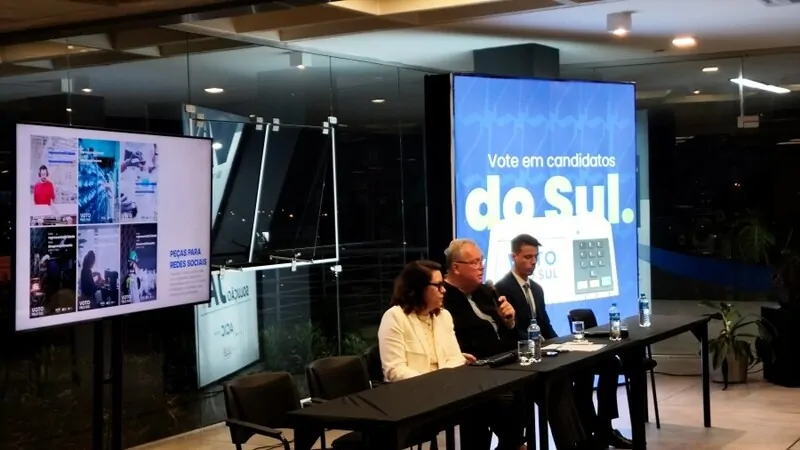Com foco em fortalecer representatividade, entidades lançam ação da campanha “Voto pelo Sul” no centro de Criciúma