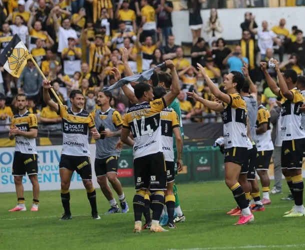 Tigre goleia o Avaí no HH na estreia de Umberto Louzer
